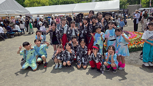 �g��